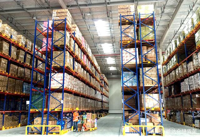 商超配送中心常用倉(cāng)庫貨架與倉(cāng)儲(chǔ)設(shè)備解析